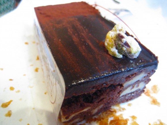 Financier chocolate walnut cake